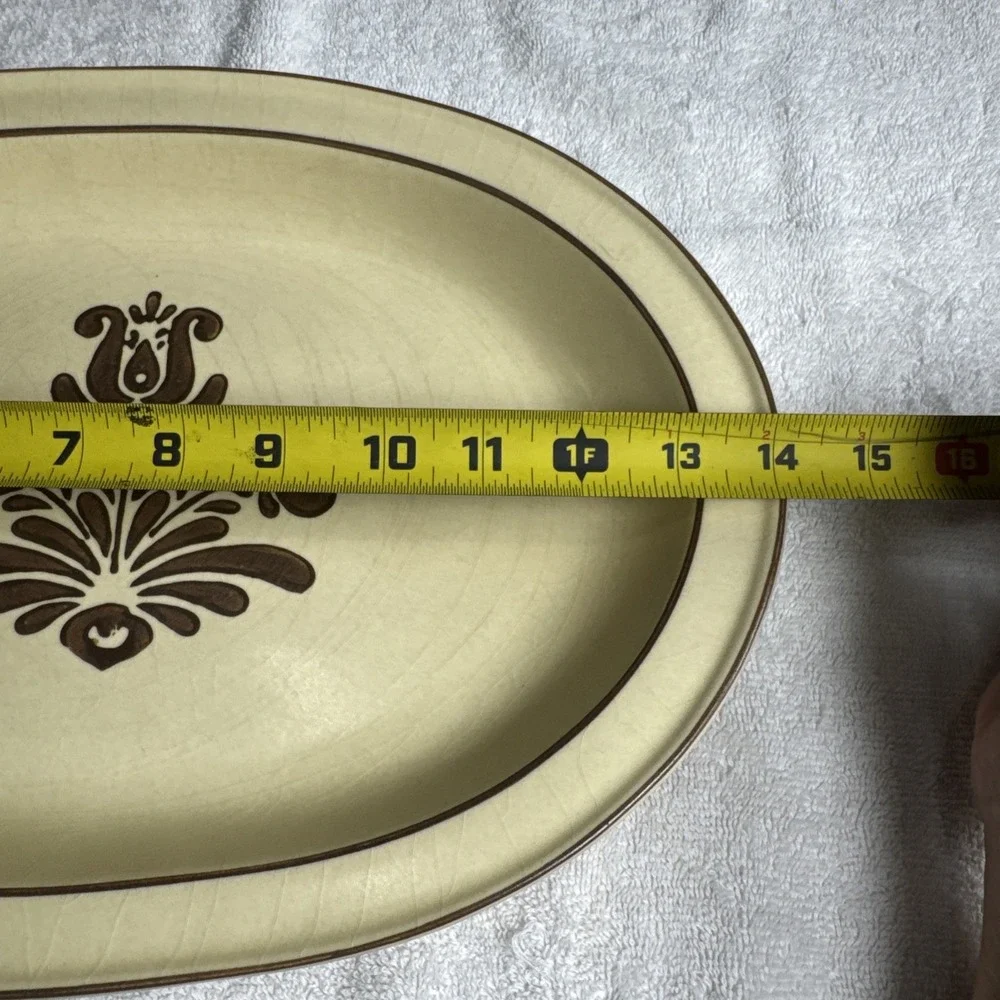 Pfaltzgraff Village Vintage 70s Stoneware 14 inch steak plate‎ serving platter